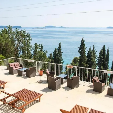 Lo-mar Apartment *